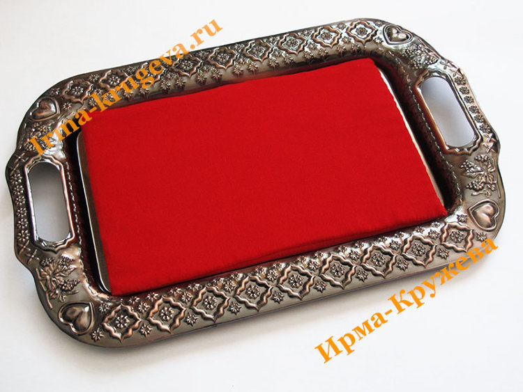Поднос металлический бронзовый 47 х 31 х 3 см с красной подушкой 