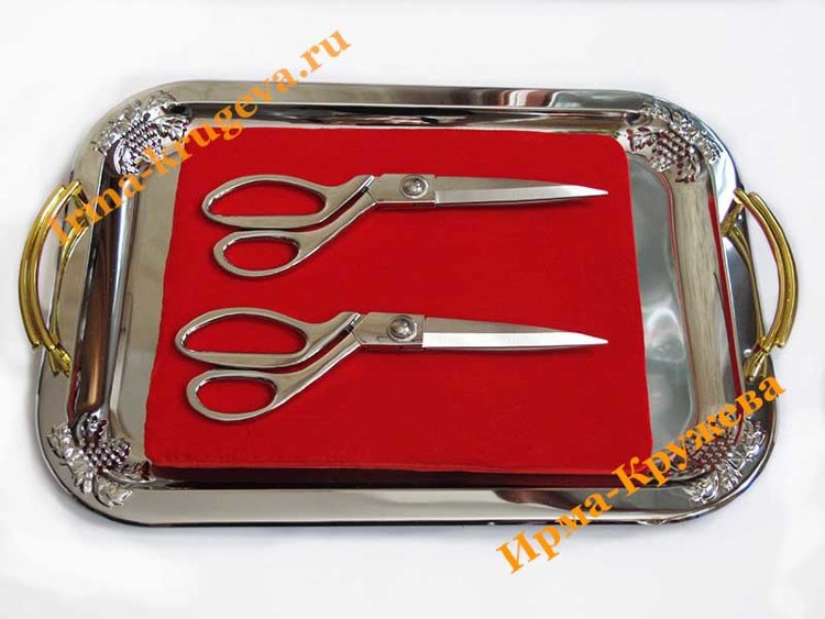 Поднос серебряный прямоугольный с золотыми ручками 44х29х3см с красной бархатной подушкой 